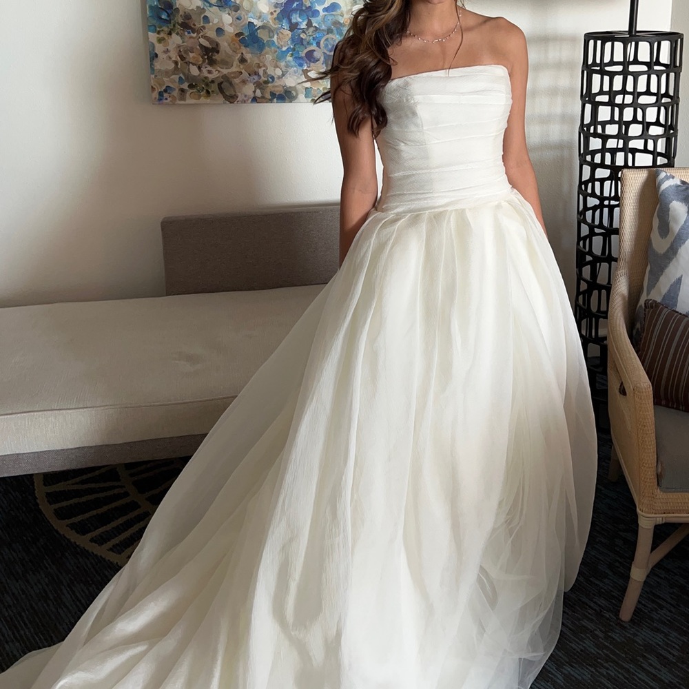 Vera Wang Wedding Dress - Ivory/4